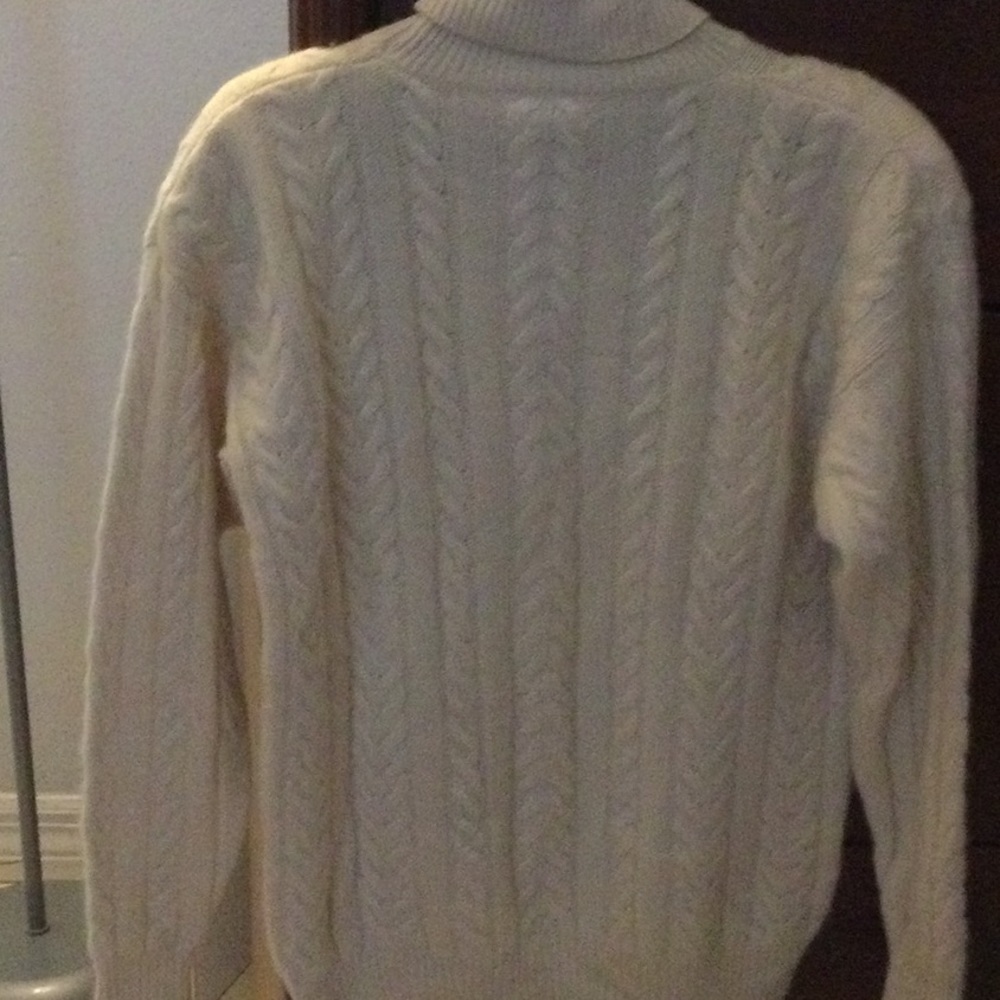 Neiman Marcus cashmere sweater - Picture 8 of 9
